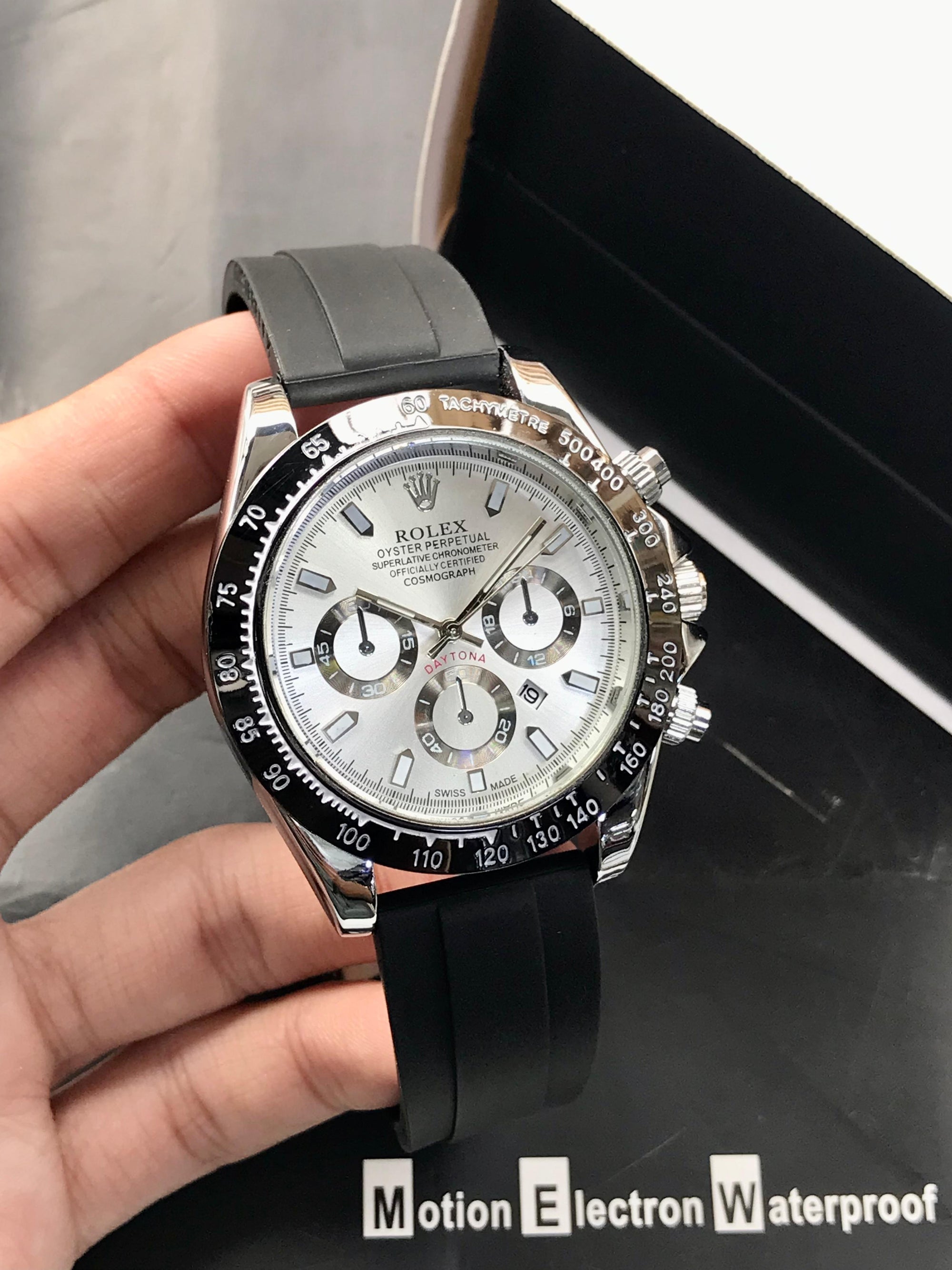 Rolex Daytona Chronograph – Silver Dial | Gold Case | Silicone Strap