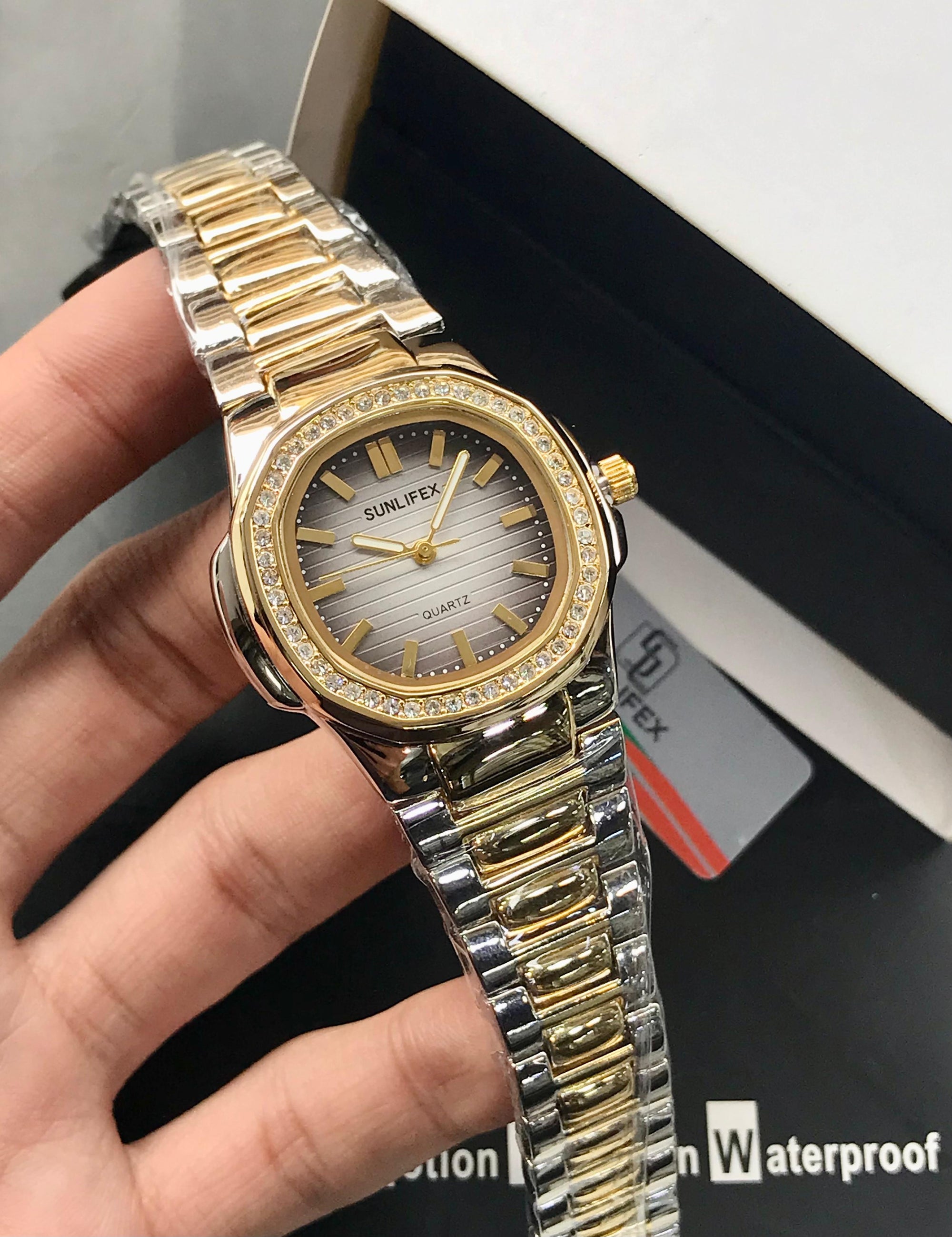 SUNLIFEX Signature Women’s Watch Gold & Silver Chain