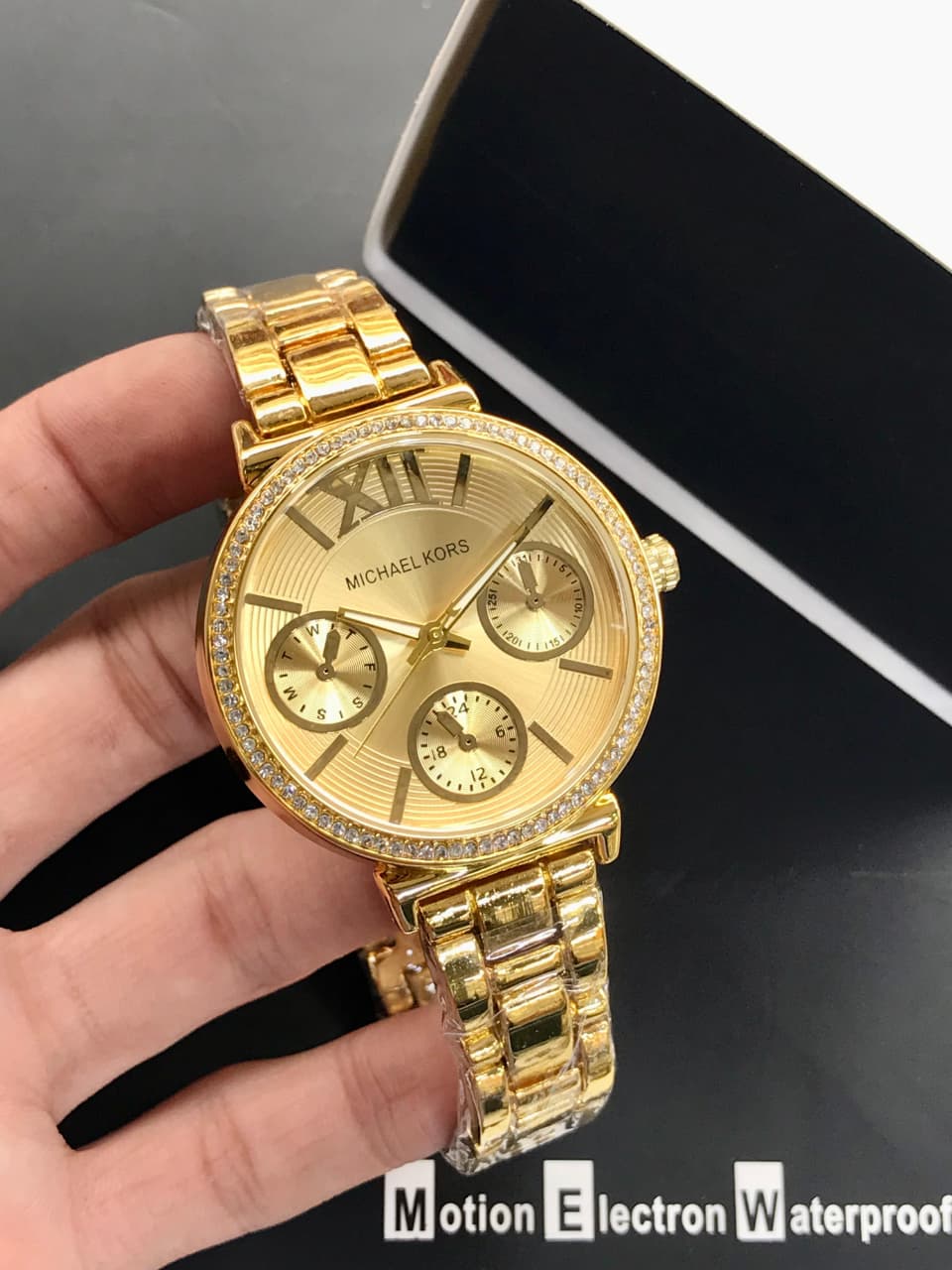 Michael Kors Women’s Watch Elegant Golden Dial | Gold Stainless Steel | Crystal Detailing